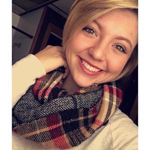 Meet your Posher, Eve